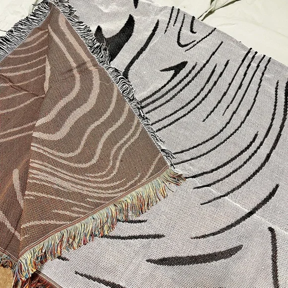 WAVY Boho Blanket 🖤 - Picture 5 of 5